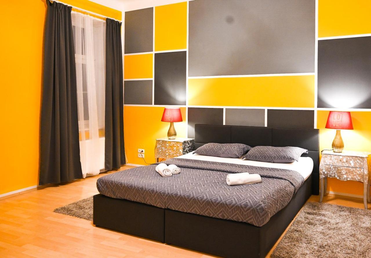 Elegant Altes Akh Apartment Vienna
